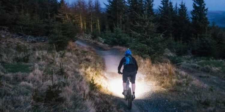 [Đánh giá]Top 5 Đèn pin đội đầu nào tốt ưa chuộng nhất hiện nay