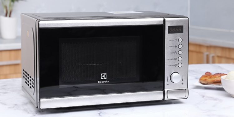 [Đánh giá] Lò vi sóng Electrolux EMM20K18GW tốt, an toàn không?