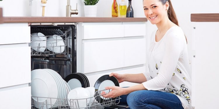 [Đánh giá] Máy rửa bát Electrolux ESF6010BW tốt không? Giá bao nhiêu?